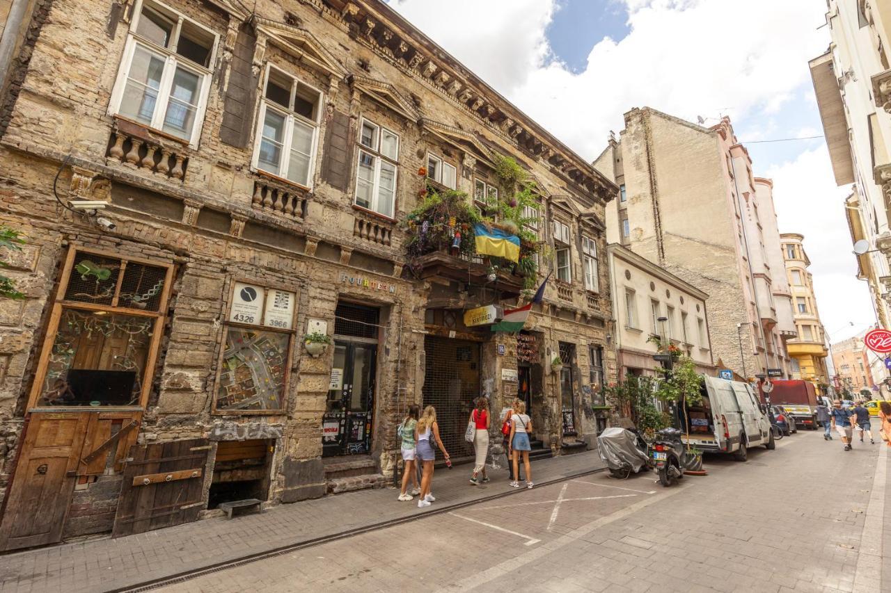 Kazinczy 10 Apartment With 3 Bedrooms, Budapest
