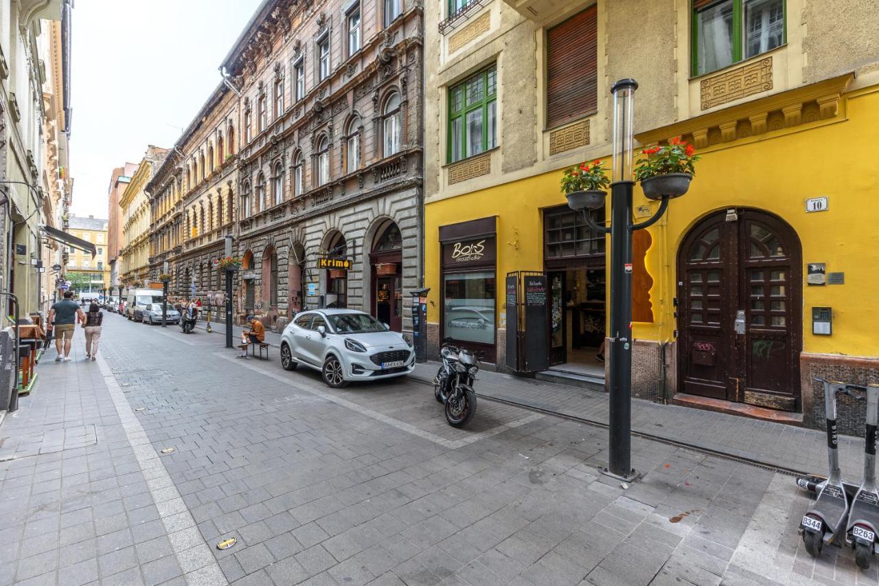 Kazinczy 10 Apartment With 3 Bedrooms — Photos 1